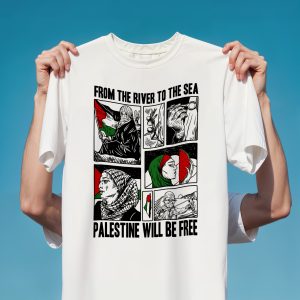 Persona che regge davanti a sé una t-shirt bianca con illustrazione a riquadri e scritta “FROM THE RIVER TO THE SEA – PALESTINE WILL BE FREE” su sfondo di cielo azzurro